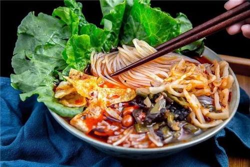 爆料姐吃螺蛳粉视频,揭秘网红“爆料姐”螺蛳粉美食之旅